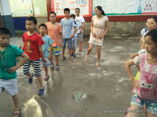 全体学跳兔子舞.jpg