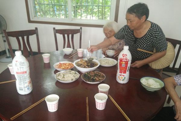 为老党员做饭 (3).jpg