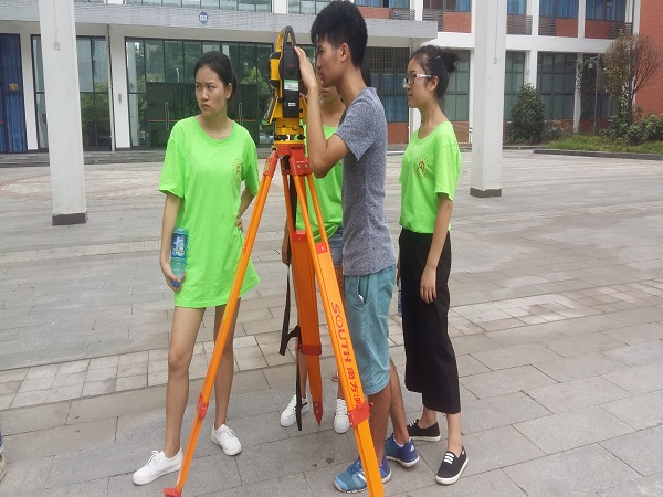 7.11“无私”测绘 “奉献”内江2.jpg