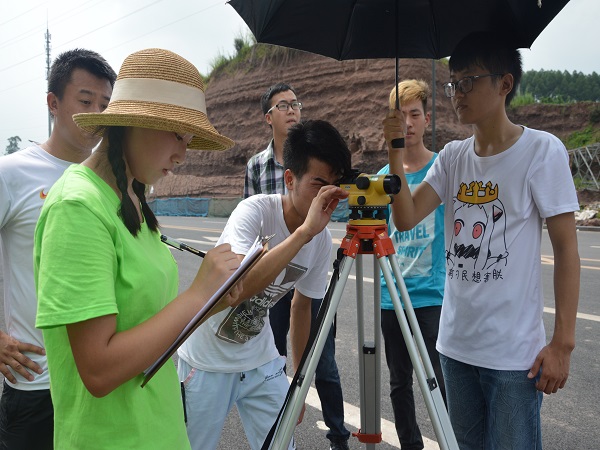 7.11“无私”测绘 “奉献”内江4.JPG