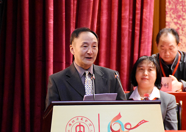 14教师代表、内江市劳动模范焕力教授发言.JPG